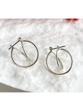 Silver Toned 3D 80's Style Costume Jewelry Hoop Earrings